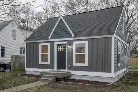 1263 Shonat St, Muskegon, MI 49442