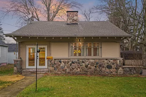 206 E Hoffman St, Three Rivers, MI 49093 photo 2