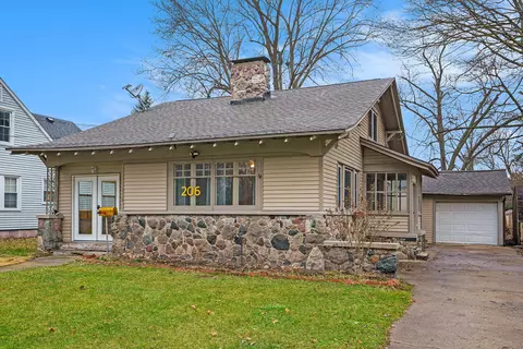 206 E Hoffman St, Three Rivers, MI 49093