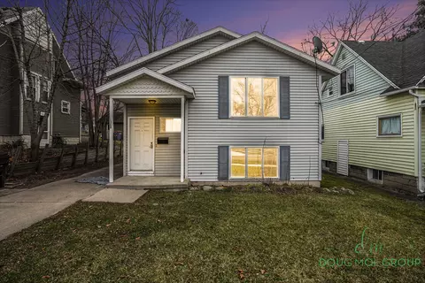 1368 College Ave NE, Grand Rapids, MI 49505