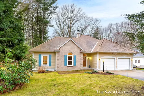 13533 Forest Park Dr, Grand Haven, MI 49417