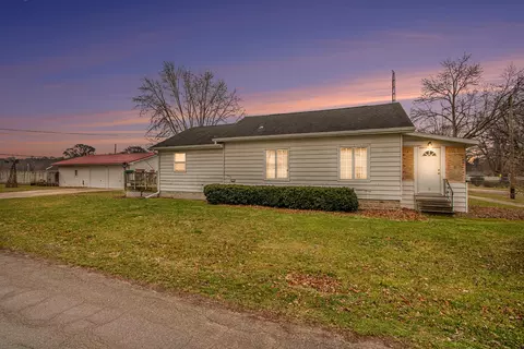301 S Haver St, Hartford, MI 49057