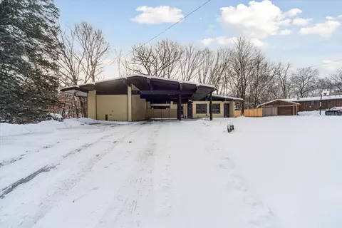 35 Castle Dr, Springfield, MI 49037 photo 27