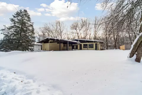 35 Castle Dr, Springfield, MI 49037 photo 28
