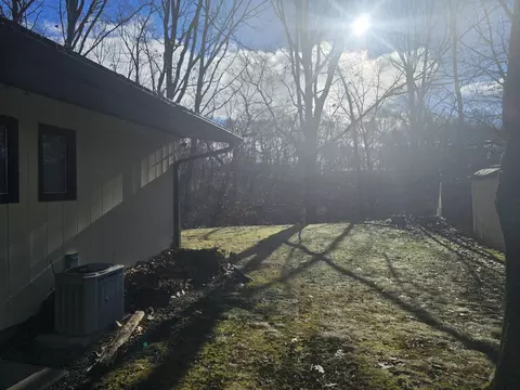 35 Castle Dr, Springfield, MI 49037 photo 6