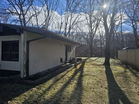 35 Castle Dr, Springfield, MI 49037 photo 5