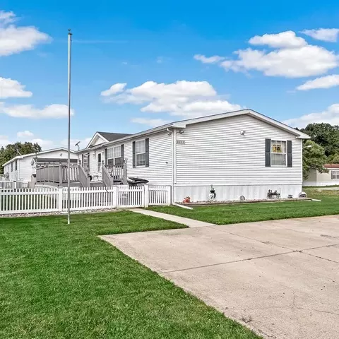 9303 Canyon Trail Dr, Newport, MI 48166