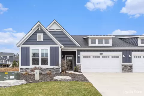 8811 Brayridge Ct #17, Jenison, MI 49428