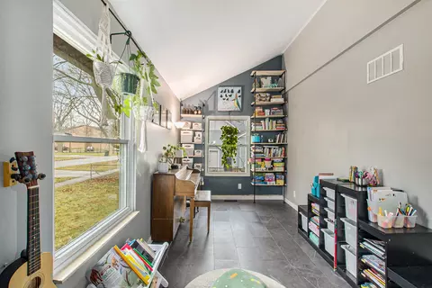 610 E Washington St, Howell, MI 48843 photo 8