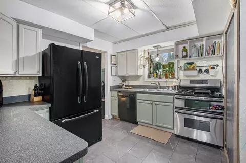 610 E Washington St, Howell, MI 48843 photo 4