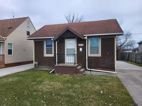 27750 Van Howe St, Roseville, MI 48066