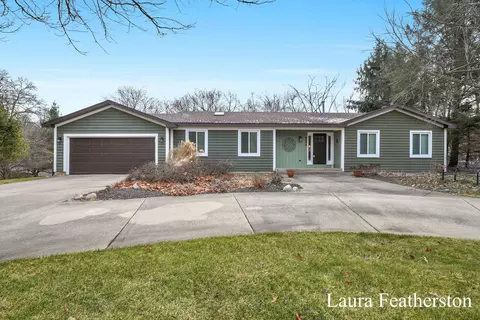 6244 Arroyo Vista Dr NE, Rockford, MI 49341