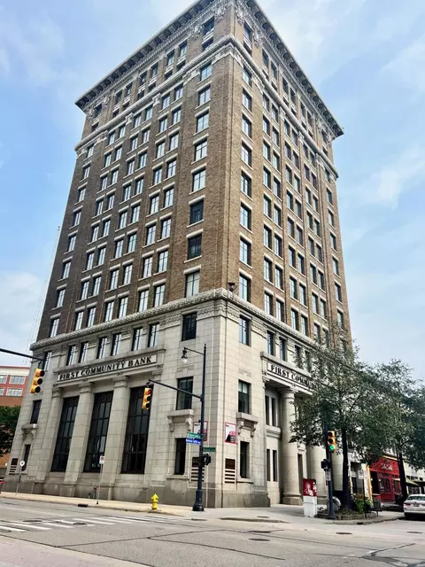 60 Monroe Center St NW #10B, Grand Rapids, MI 49503