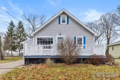 35 35th St SE, Wyoming, MI 49548