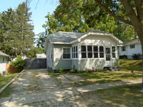 414 Buchanan Ave, Kalamazoo, MI 49001