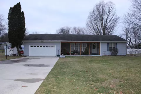 35403 Bellware Blvd, Paw Paw, MI 49079