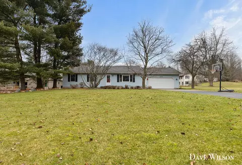 3050 Valley View Dr NE, Rockford, MI 49341