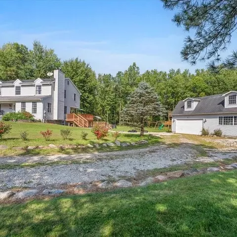 49102 Sherwood Ct, Belleville, MI 48111