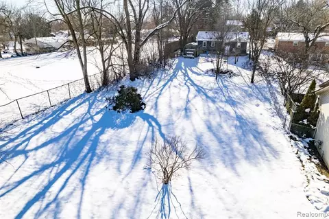 2581 Packard Rd, Ypsilanti, MI 48197