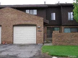 26184 Summerdale Dr, Southfield, MI 48033