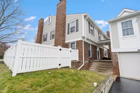 42177 Pellston Dr, Northville, MI 48167