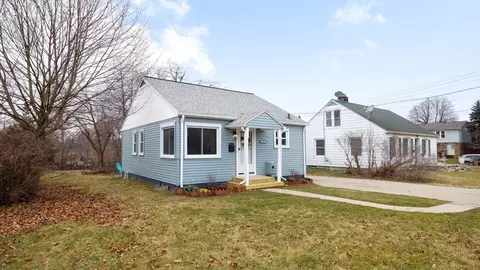115 N Maple Rd, Saline, MI 48176 photo 2