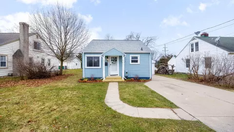 115 N Maple Rd, Saline, MI 48176