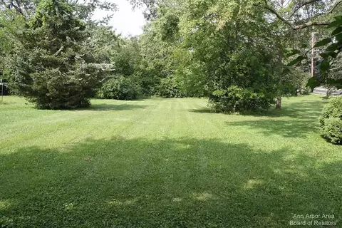 115 N Maple Rd, Saline, MI 48176 photo 10