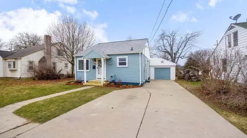 115 N Maple Rd, Saline, MI 48176 photo 3