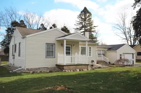 2911 Emerald Dr, Kalamazoo, MI 49001