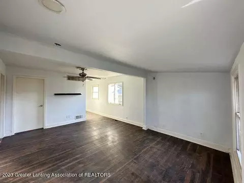 1117 Winifred St, Jackson, MI 49202 photo 4