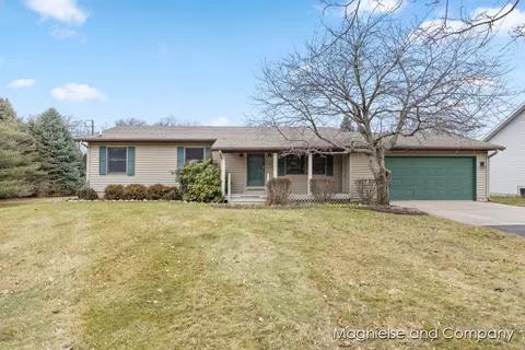 7331 11 Mile Rd NE, Rockford, MI 49341