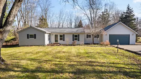 11311 Post Ln, South Lyon, MI 48178