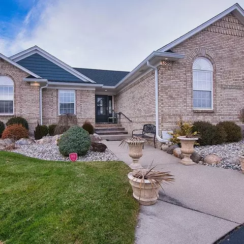 1388 Sand Piper Dr, Grand Blanc, MI 48439