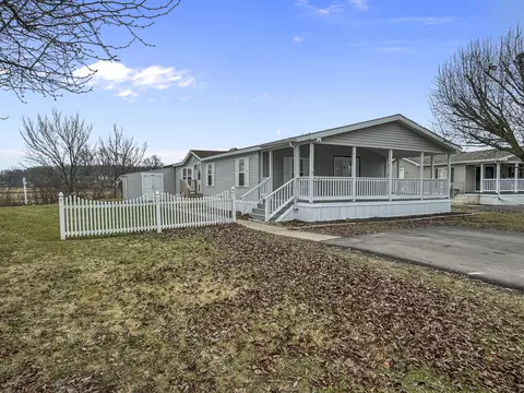 9048 E Timberview Dr, Newport, MI 48166