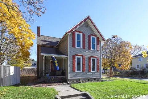 618 Sheldon Rd, Grand Haven, MI 49417