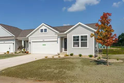 1431 N Village Cir, Kalamazoo, MI 49009
