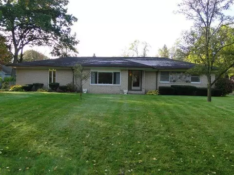 8801 Kratage Ave N, Commerce Twp, MI 48382