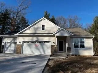 14995 Bethpage Dr, Spring Lake, MI 49456
