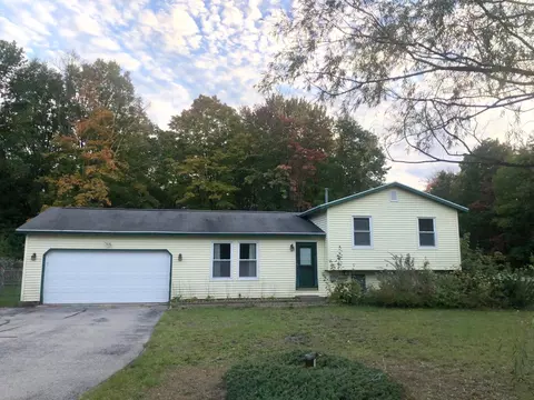 1750 Penbroke Dr, Traverse City, MI 49696