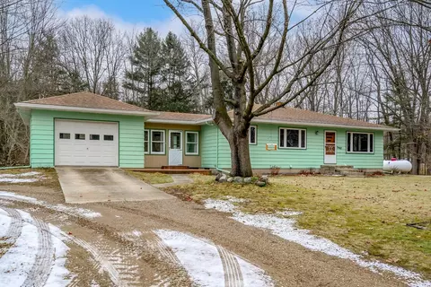 5487 N 32nd St, Richland, MI 49083