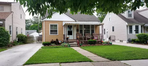 18714 Woodside St, Harper Woods, MI 48225