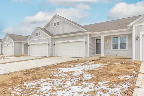 1429 N Village Cir, Kalamazoo, MI 49009