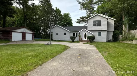 3860 Wilson Beach Rd, Twin Lake, MI 49457