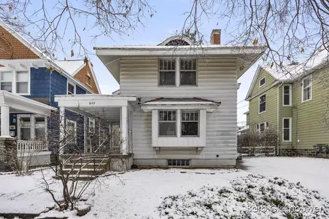 645 Lake Dr SE, Grand Rapids, MI 49503