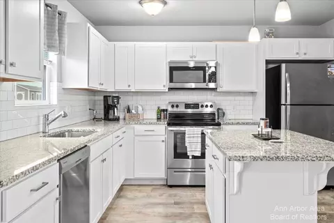7005 Solitude Dr, Jackson, MI 49201 photo 8