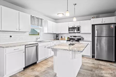 7005 Solitude Dr, Jackson, MI 49201 photo 7