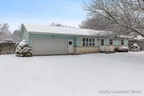 7825 Aster Ln, Jenison, MI 49428