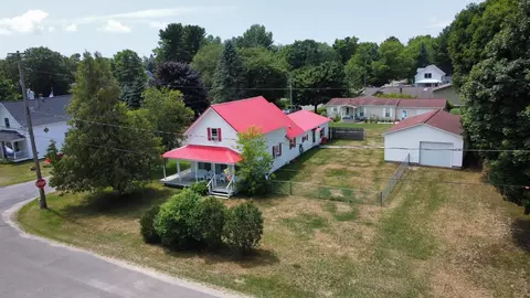 17390 Fourth St, Arcadia, MI 49613