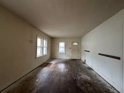 303 E Addison St, Jackson, MI 49203 photo 2